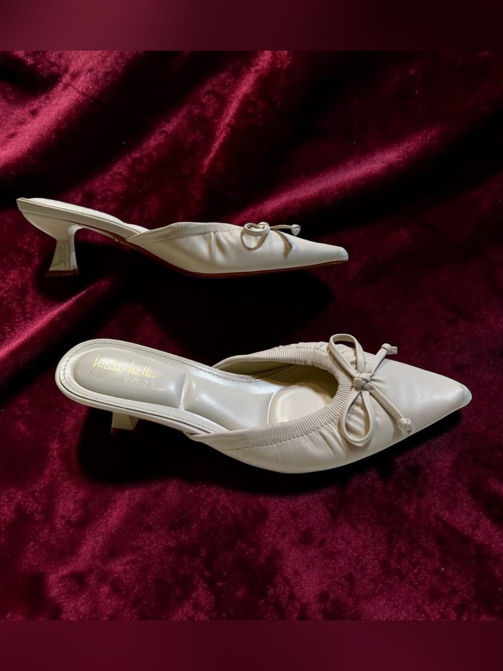 Nicole Miller New York Ivory Pointed Toe 2.5” Kitten Heel Mules Bow Size 8